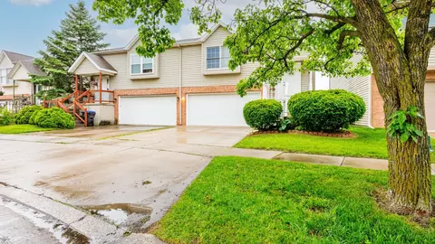 Exterior - 12 Parkshores Dr, Bloomington, IL 61701 photo 9 of 9