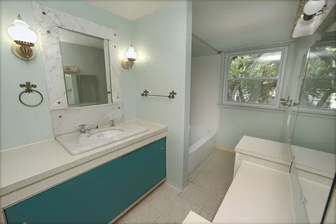 Bath - 610 E Main St, Ottawa, IL 61350 photo 2 of 4