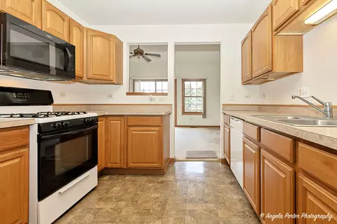 5832 Fieldstone Trl, Mchenry, IL 60050 photo 13