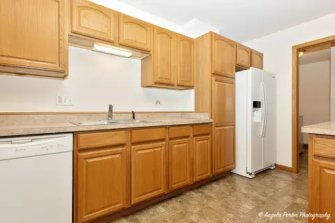 5832 Fieldstone Trl, Mchenry, IL 60050 photo 12