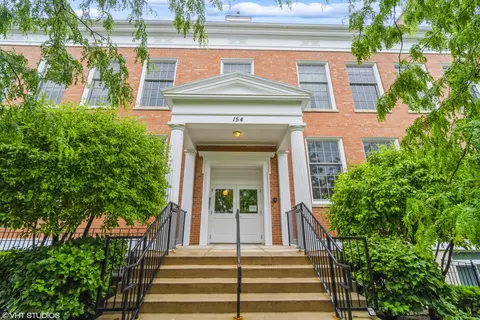 154 School St #202, Libertyville, IL 60048