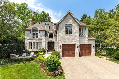 655 Thornwood Dr, Naperville, IL 60540