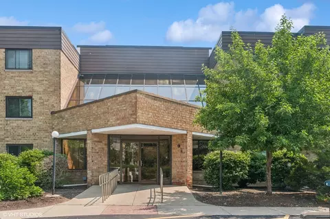 5600 Astor Ln #301, Rolling Meadows, IL 60008
