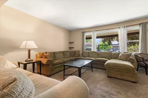 391 Northgate Rd, Lindenhurst, IL 60046 photo 7