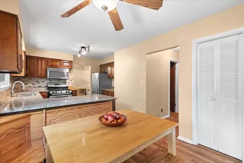 391 Northgate Rd, Lindenhurst, IL 60046 photo 14