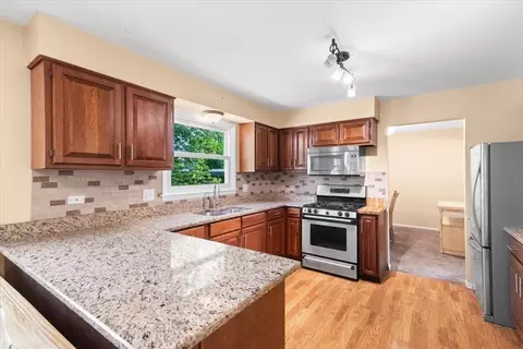 391 Northgate Rd, Lindenhurst, IL 60046 photo 11