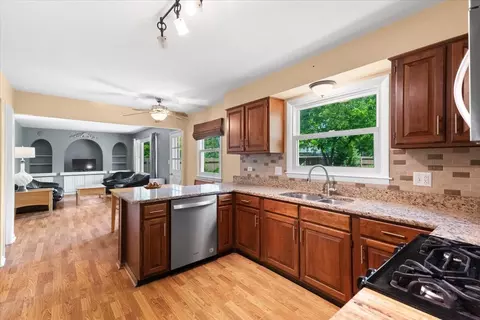 391 Northgate Rd, Lindenhurst, IL 60046 photo 12