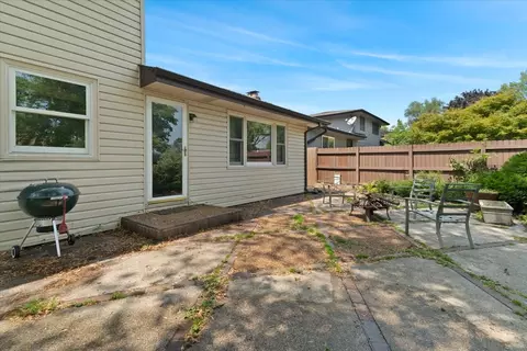 391 Northgate Rd, Lindenhurst, IL 60046 photo 25