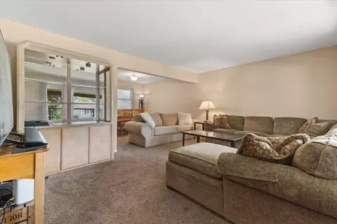 391 Northgate Rd, Lindenhurst, IL 60046 photo 6