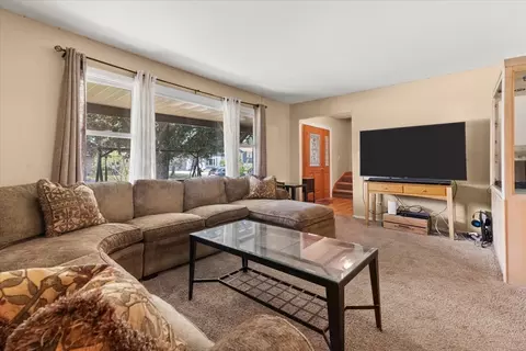 391 Northgate Rd, Lindenhurst, IL 60046 photo 8