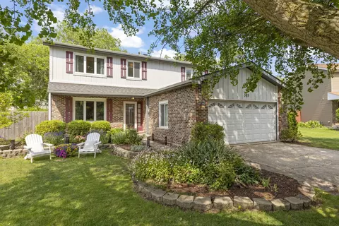 389 Pearson Cir, Naperville, IL 60563