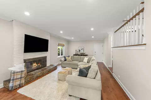 389 Pearson Cir, Naperville, IL 60563 photo 5
