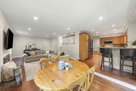 389 Pearson Cir, Naperville, IL 60563 photo 8