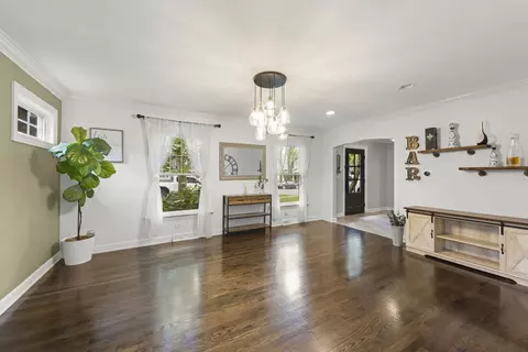 Living - 109 E 14th Ave, Naperville, IL 60563 photo 2 of 4