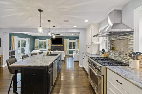 Kitchen - 109 E 14th Ave, Naperville, IL 60563 photo 3 of 3