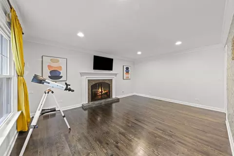 Living - 109 E 14th Ave, Naperville, IL 60563 photo 4 of 4