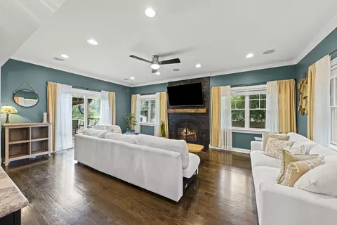 Living - 109 E 14th Ave, Naperville, IL 60563 photo 1 of 4