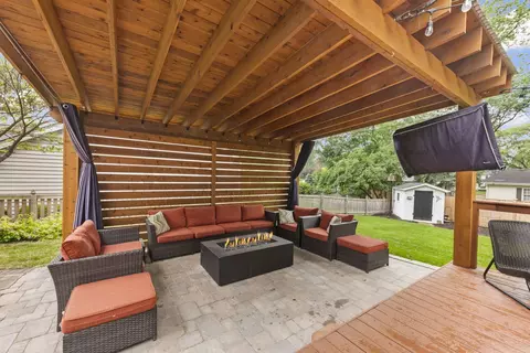 Exterior - 109 E 14th Ave, Naperville, IL 60563 photo 6 of 10