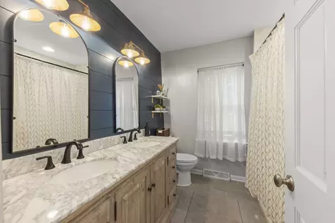 Bath - 109 E 14th Ave, Naperville, IL 60563 photo 4 of 4
