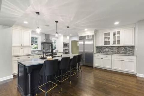 Kitchen - 109 E 14th Ave, Naperville, IL 60563 photo 1 of 3
