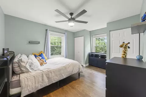 Bedroom - 109 E 14th Ave, Naperville, IL 60563 photo 2 of 3