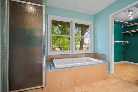 Bath - 306 N Blair Dr, Normal, IL 61761 photo 4 of 5