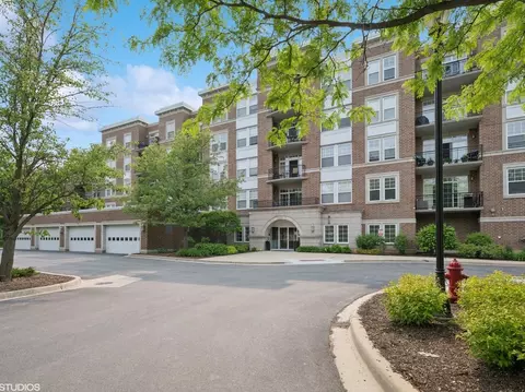 455 W Wood St #210, Palatine, IL 60067
