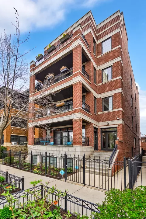 625 W Buckingham Pl #3, Chicago, IL 60657