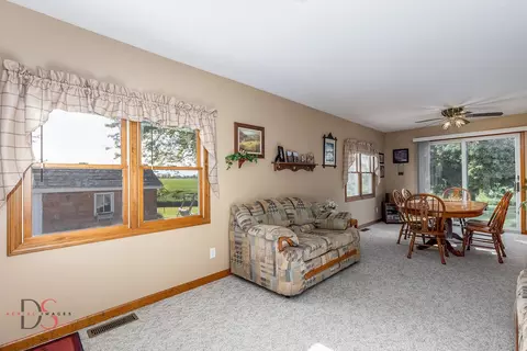 Living - 33522 E 3300 North Rd, Reddick, IL 60961 photo 3 of 3
