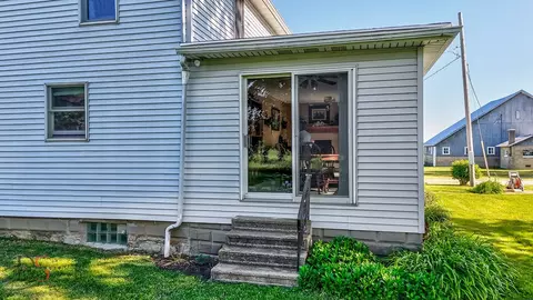 Exterior - 33522 E 3300 North Rd, Reddick, IL 60961 photo 9 of 10