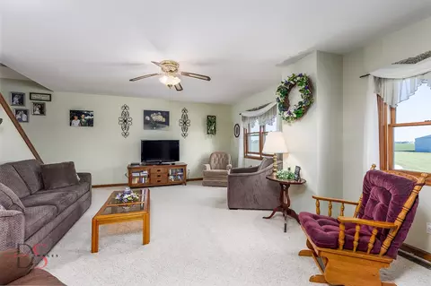 Living - 33522 E 3300 North Rd, Reddick, IL 60961 photo 1 of 3