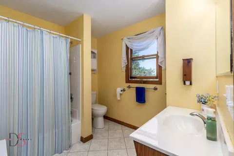 Bath - 33522 E 3300 North Rd, Reddick, IL 60961 photo 1 of 1