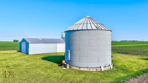Exterior - 33522 E 3300 North Rd, Reddick, IL 60961 photo 1 of 10