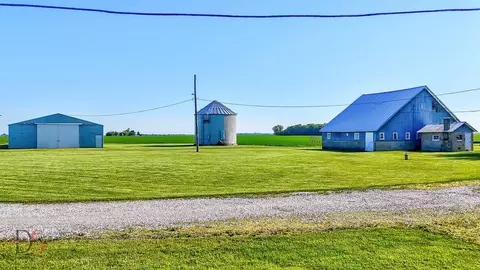 Exterior - 33522 E 3300 North Rd, Reddick, IL 60961 photo 6 of 10