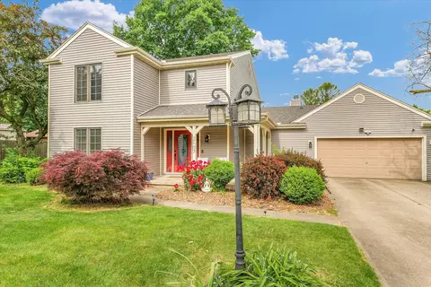 2107 Woodland Glen Ln, Champaign, IL 61822
