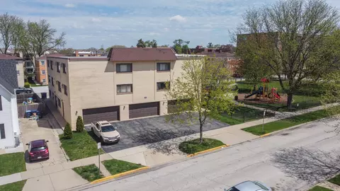 1258 Brown St #204, Des Plaines, IL 60016