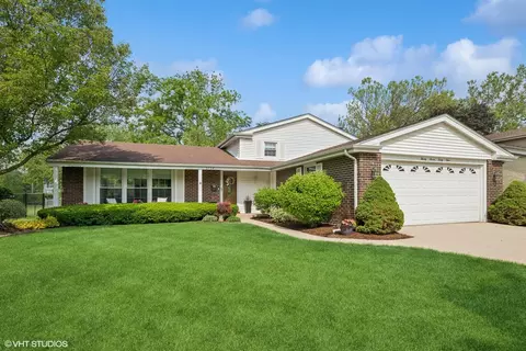 2734 N Dryden Pl, Arlington Heights, IL 60004