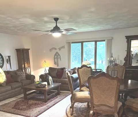 Living - 355 Twilight Dr, Morris, IL 60450 photo 4 of 5
