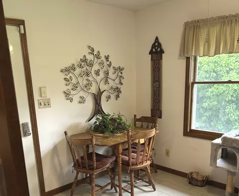 Dining - 355 Twilight Dr, Morris, IL 60450 photo 2 of 2