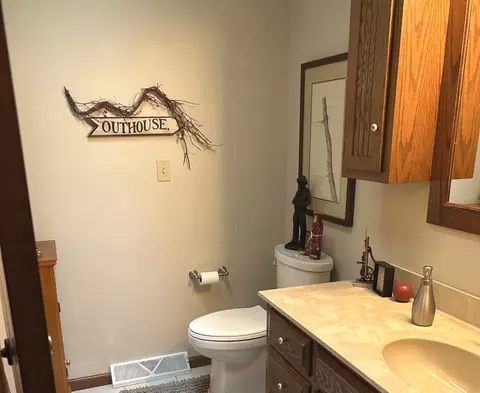 Bath - 355 Twilight Dr, Morris, IL 60450 photo 1 of 3