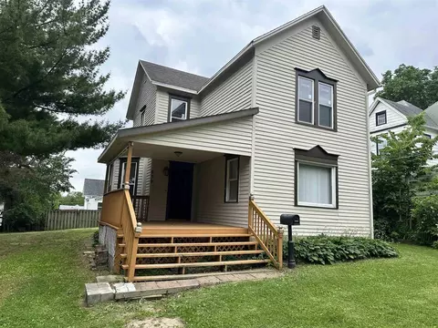 639 W Elk St, Freeport, IL 61032