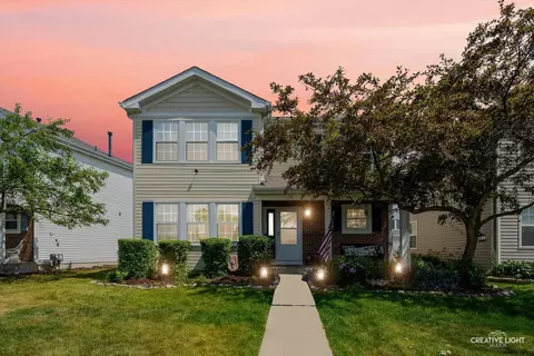 28 Waterbury Cir, Oswego, IL 60543