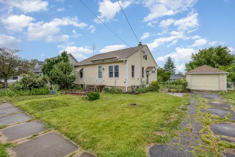 424 Robinson St, Earlville, IL 60518