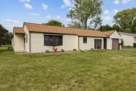 510 S Sycamore St, Genoa, IL 60135