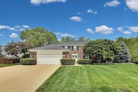 1102 W Skylark Ct, Palatine, IL 60067