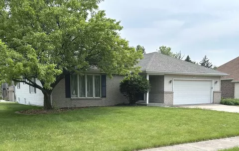 710 Buffalo Dr, Minooka, IL 60447