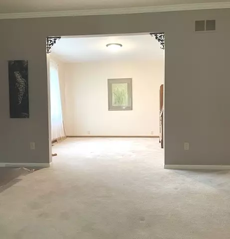 Living - 710 Buffalo Dr, Minooka, IL 60447 photo 3 of 3