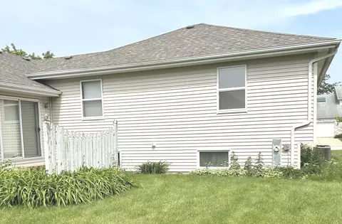 Exterior - 710 Buffalo Dr, Minooka, IL 60447 photo 5 of 5
