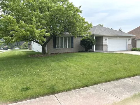 Exterior - 710 Buffalo Dr, Minooka, IL 60447 photo 3 of 5