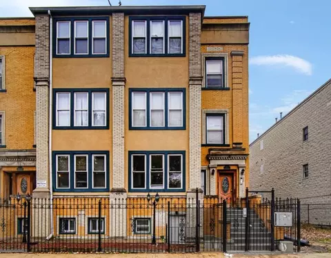 4829 S Prairie Ave #2, Chicago, IL 60615